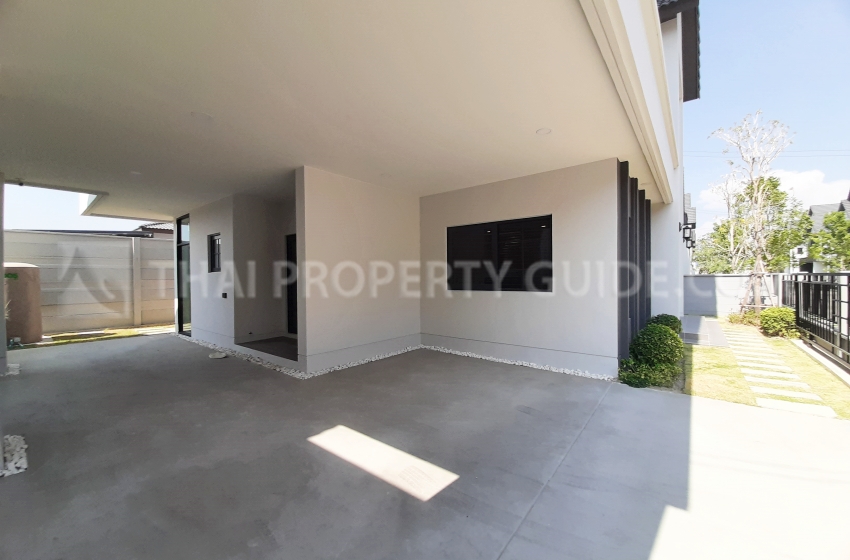 House with Shared Pool in Bangnatrad 